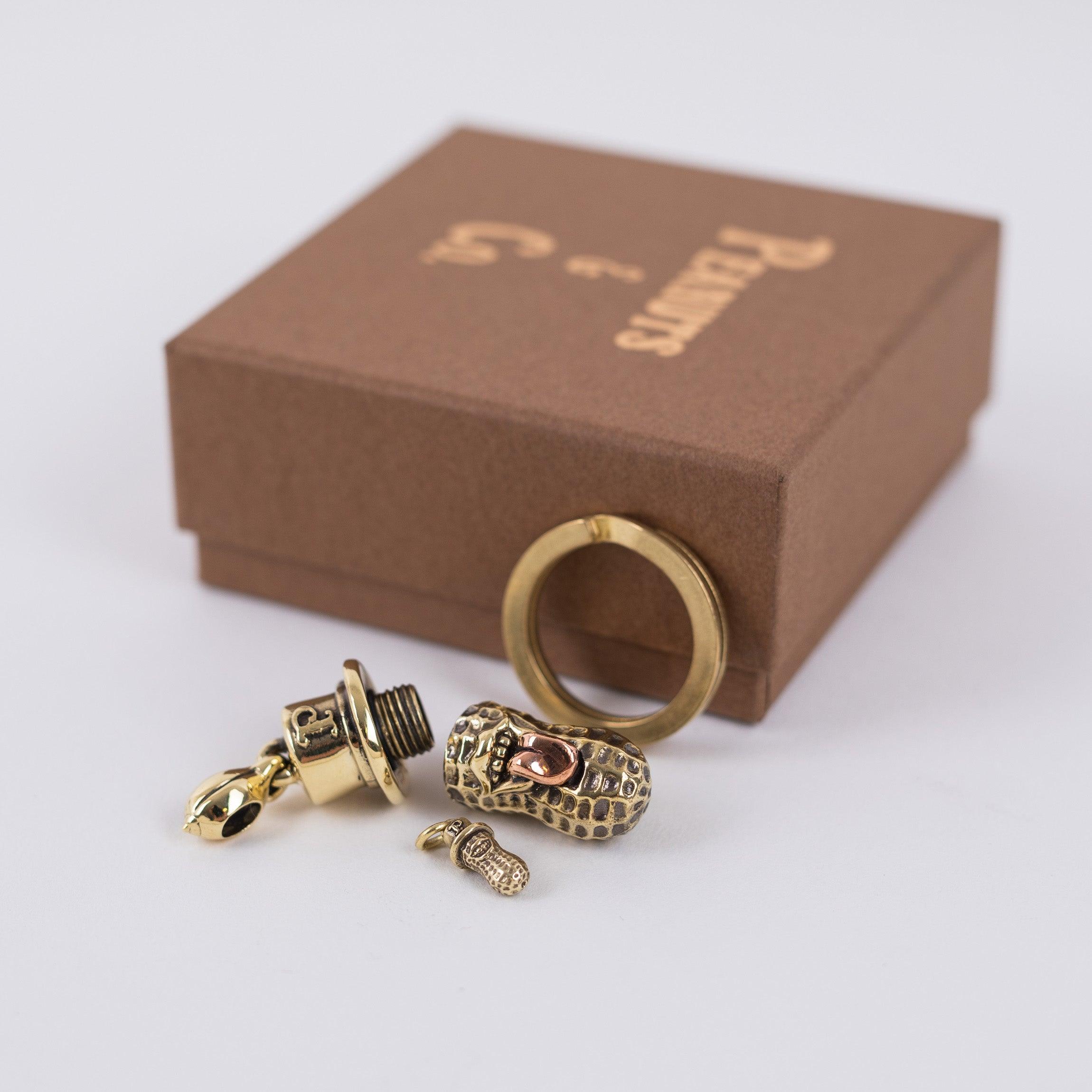 PE-X-LARGE-BERO-BR - Peanuts & Co X-LARGE BERO PEANUTS PENDANT - Brass
